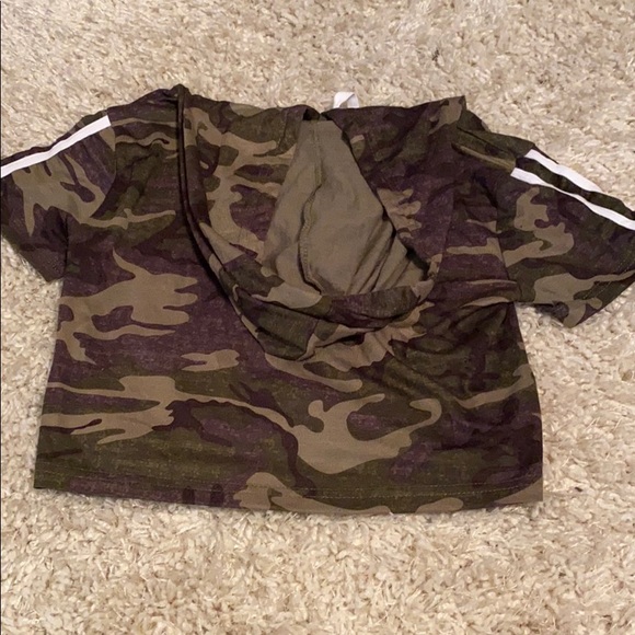 Cropped Camo Tee - Picture 2 of 2